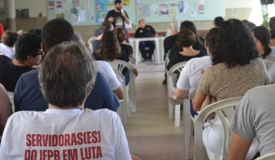 Professores e servidores do IFPB entram em greve por tempo indeterminado