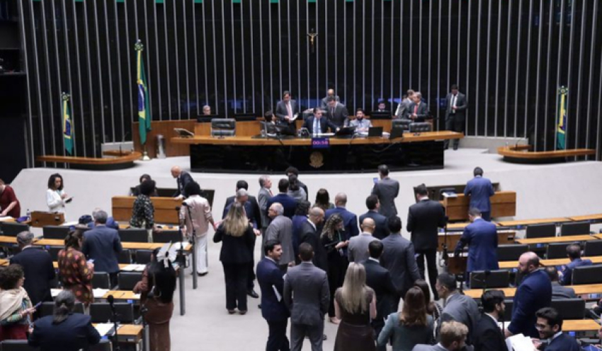 Câmara pode votar nesta quarta-feira piso do magistério e projetos sobre fertilizantes e seguro rural