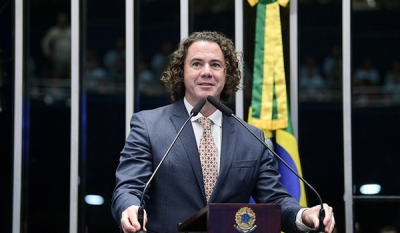 Veneziano representa o Senado em campanha contra acidente de trabalho