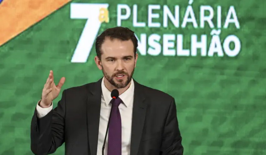 "Brasil não abaixa a cabeça", diz Durigan ao defender soberania e Pix