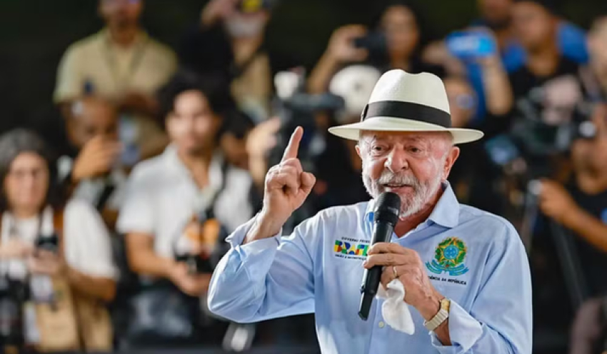 PT dá início à pré-campanha de Lula e espelha tática bolsonarista em disputa nas redes