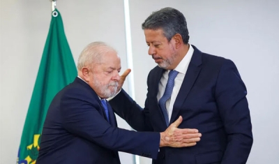 Encontro de Lira com Bolsonaro tensiona relação entre governo e presidente da Câmara