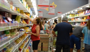 Inflação perde força pelo 2º mês seguido e fecha abril em 0,43%