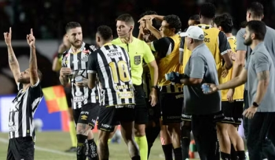Santos vence a primeira fora de casa e coloca o Vitória no Z-4