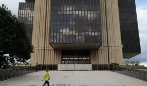 Mercado melhora expectativa sobre economia com PIB a 2,14%