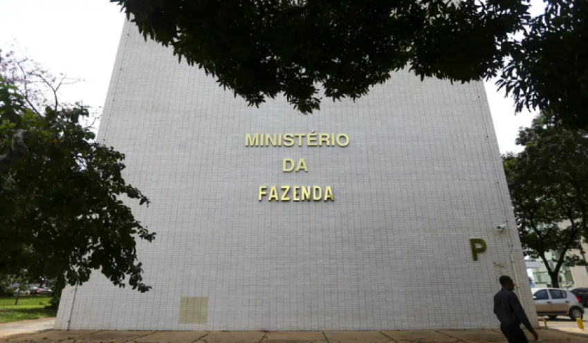 Projeção oficial de inflação sobe para 5,1%, com estouro da meta