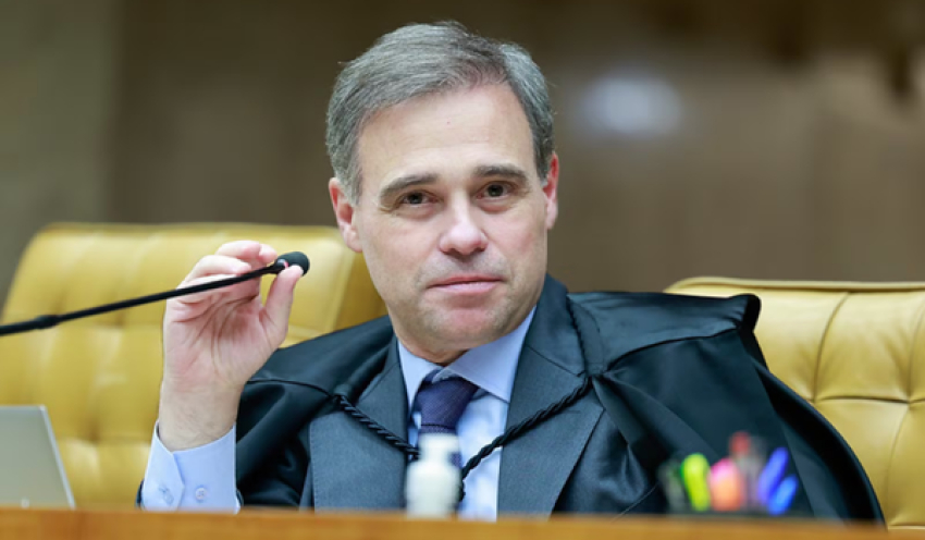 Mendonça enviará à PGR pedido de investigação sobre filme Dark Horse até esta terça-feira
