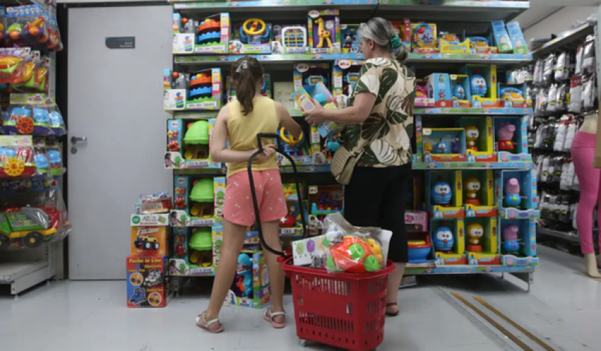 Confiança do Consumidor registra segunda alta consecutiva, diz FGV