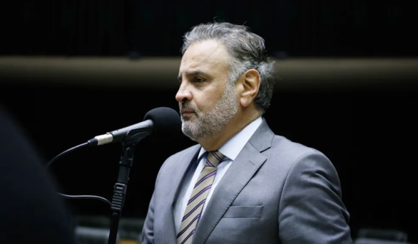 PSDB de SP anuncia apoio à pré-candidatura de Aécio Neves como presidente da República