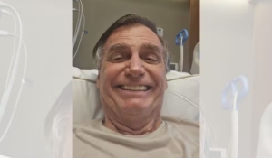 Bolsonaro retirou sonda no nariz e vai se alimentar com dieta líquida, diz boletim