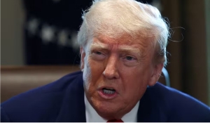 Trump diz que Houthis &#039;se renderam&#039; e anuncia fim dos bombardeios no Iêmen; grupo rebelde nega