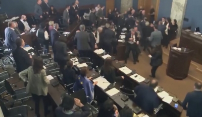 Deputados da Geórgia trocam socos no plenário