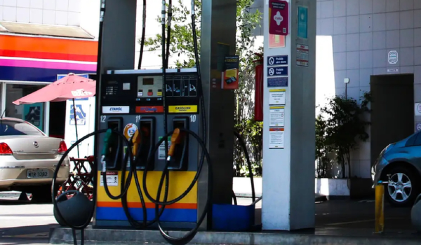 Concorrência do etanol e subvenção fazem preço da gasolina cair