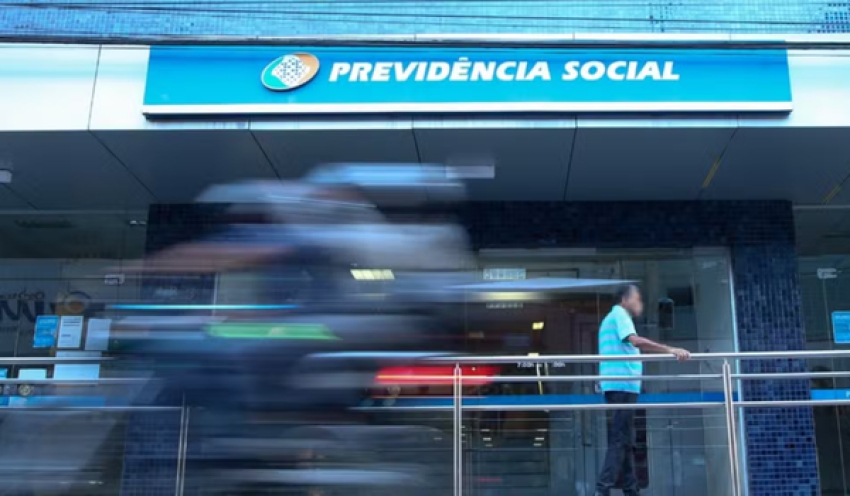 Fila do INSS recua para 1,8 milhão de pedidos, o menor patamar em 21 meses, segundo o órgão