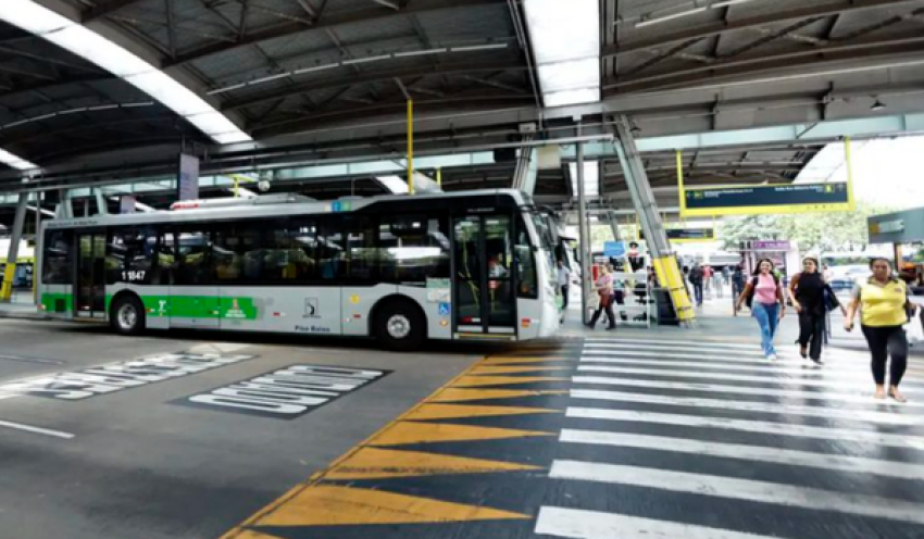 Lula sanciona novo marco legal do transporte público coletivo urbano. Confira o que muda