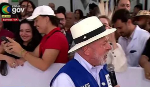 Lula manda indireta para Fl&aacute;vio durante visita a hospital em SP: 'Aqui, n&atilde;o tem dinheiro do Vorcaro'