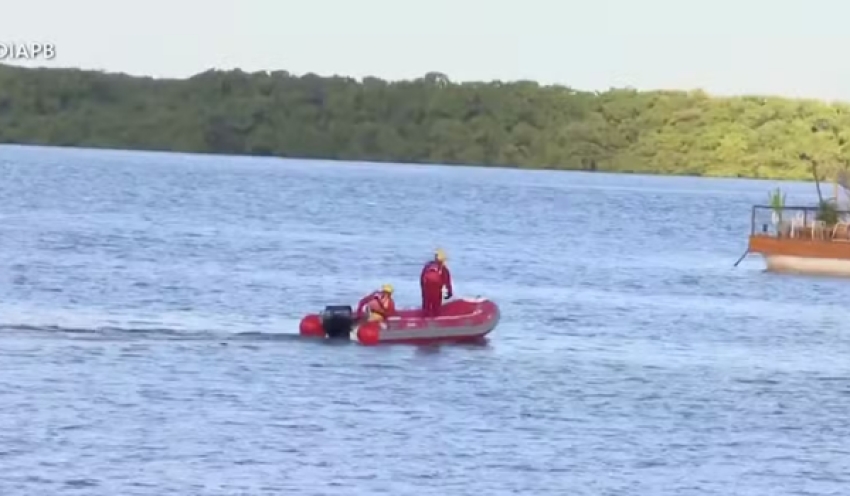Bombeiros retomam buscas por homem que desapareceu nas águas da praia do Jacaré, na PB
