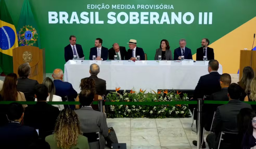 Lula libera R$ 18,5 bilhões em crédito para empresas afetadas por tarifaço do governo Trump