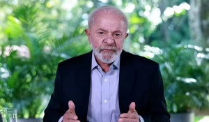 Lula volta a criticar Trump sobre investidas em Gaza e diz que &#039;empresário não pode ser dono da comunicação do mundo&#039;