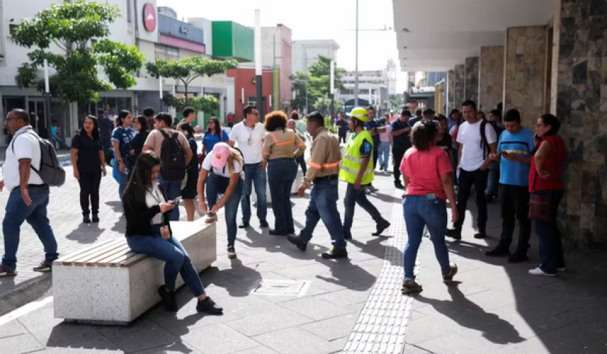 Terremoto de 7,3 atinge o México, e alerta de tsunami é emitido