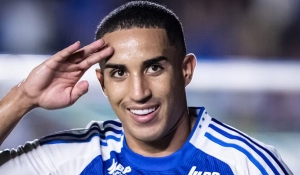 Cruzeiro vence Vasco no Parque do Sabiá e entra no G-4