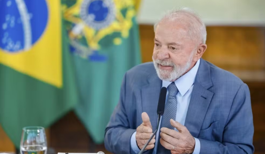 'Deus deixou o sertão sem água porque sabia que eu seria presidente', diz Lula na Paraíba
