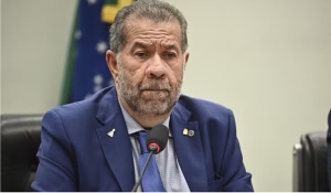 Após saída de Lupi, bancada do PDT na Câmara decide deixar base aliada ao Planalto e diz que será &#039;independente&#039;