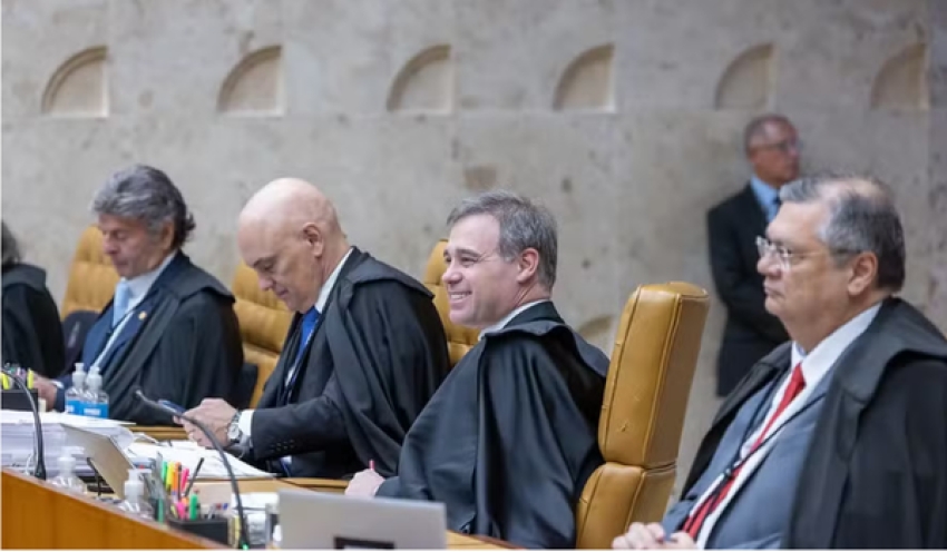 Dino e Mendonça têm discussão tensa no STF sobre punição de ofensas a ministros
