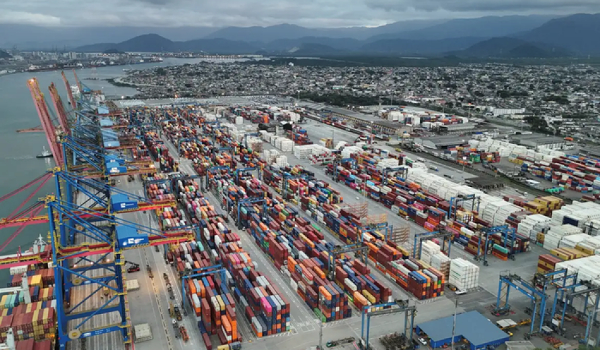 Exportações batem recorde e déficit das contas externas cai em junho