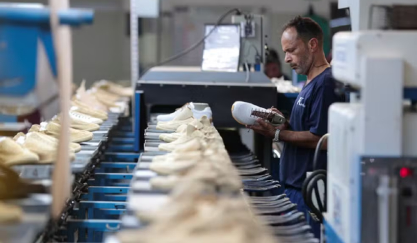 Produção industrial tem pior resultado para agosto em 11 anos; intenção de investir é a menor em 6 anos