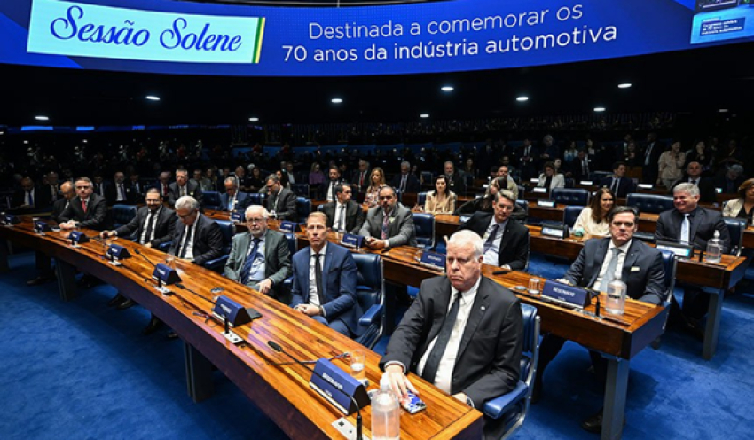 Sessão destaca importância da indústria automotiva para a economia