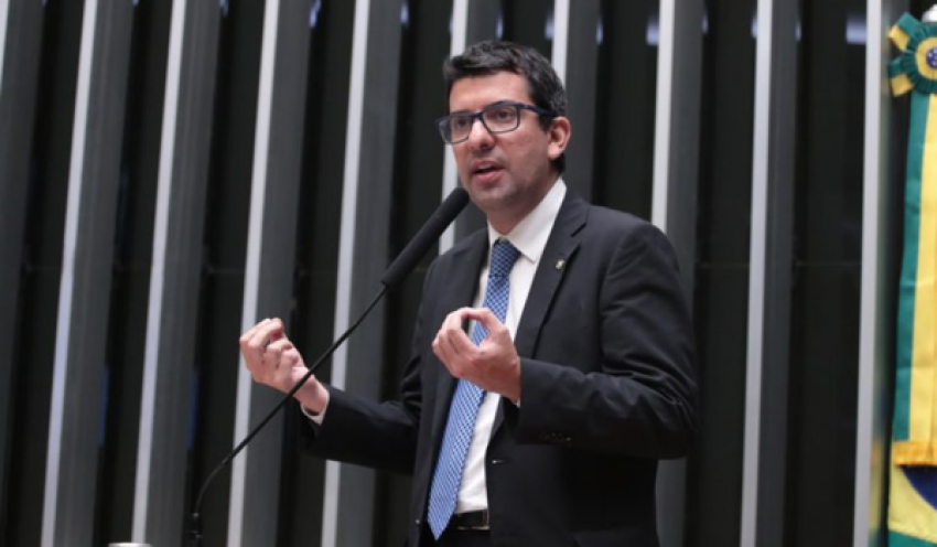 Câmara aprova multa para quem descarta lixo em vias públicas; texto vai ao Senado