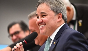 Efraim Filho será o presidente da Comissão Mista de Orçamento em 2025