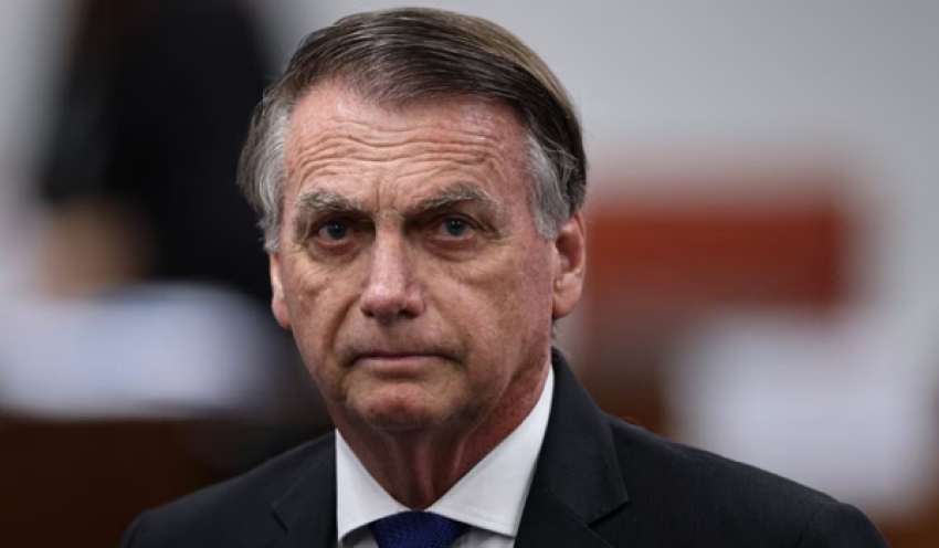 Moraes autoriza conselheiro de Trump a visitar Bolsonaro na prisão