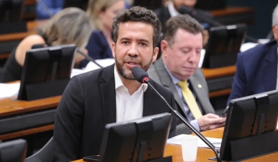 Conselho de Ética da Câmara adia votação de parecer contra Janones