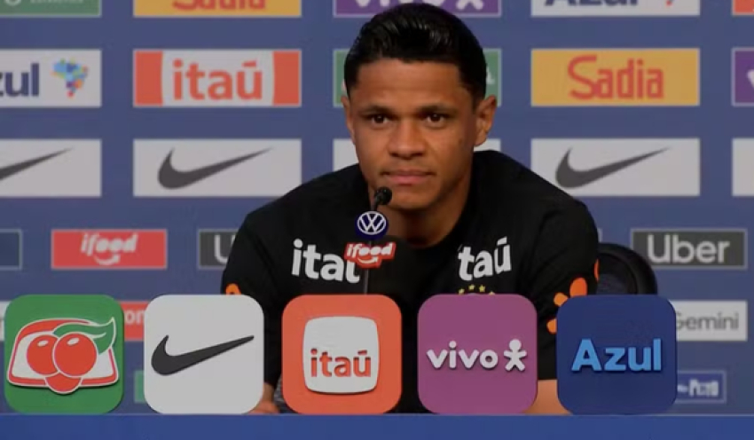 Douglas Santos diz que se sacrifica por Vini Jr e elogia Haiti: "Não pode falar em golear"