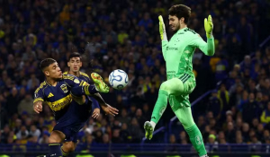 Cruzeiro segura o Boca com um a menos e s&oacute; depende de si para classificar