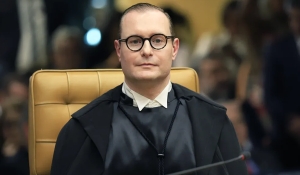 Zanin afirma não ter impedimento para julgar denúncia do golpe e não ter &#039;sentimento negativo&#039; contra Bolsonaro