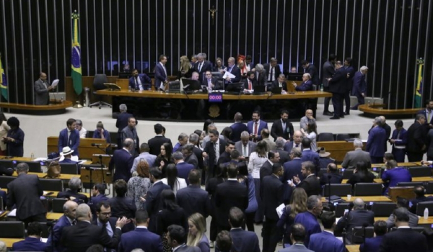 Câmara pode votar projeto que aumenta penas para abandono de idoso