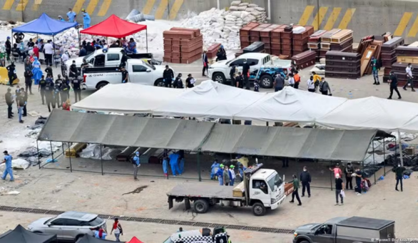 Venezuelanos improvisam necrotério em porto de La Guaira