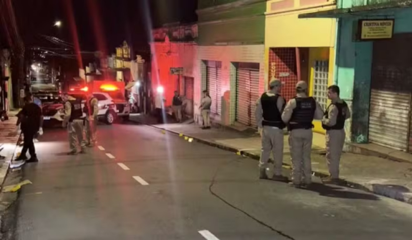 Homem é morto a tiros enquanto caminhava por rua no Centro de João Pessoa