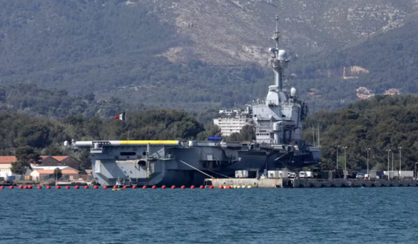 França envia porta-aviões para futura missão no Estreito de Ormuz com Reino Unido