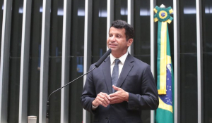 Câmara aprova MP que torna obrigatória a aprovação em exame para exercer a medicina