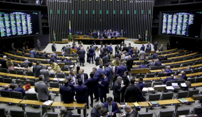 Câmara pode votar nesta segunda-feira projeto que facilita combate a incêndios florestais