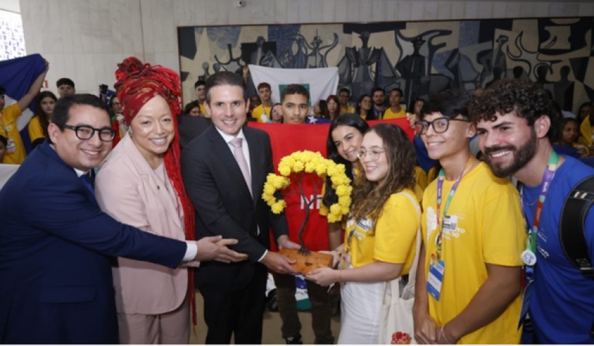 Presidente da Câmara elogia a participação de jovens na política