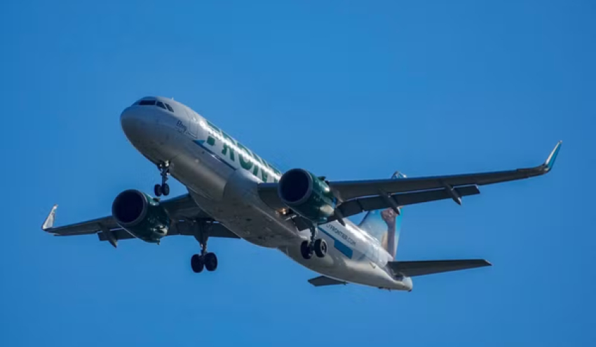 Voo é cancelado após avião atropelar pedestre durante decolagem em Denver, nos EUA