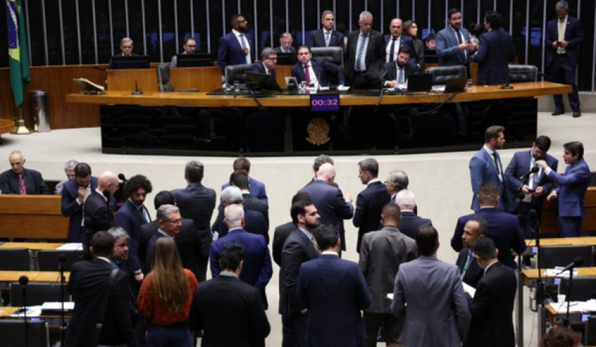 Câmara pode votar hoje projetos sobre crimes sexuais, fertilizantes e transporte público