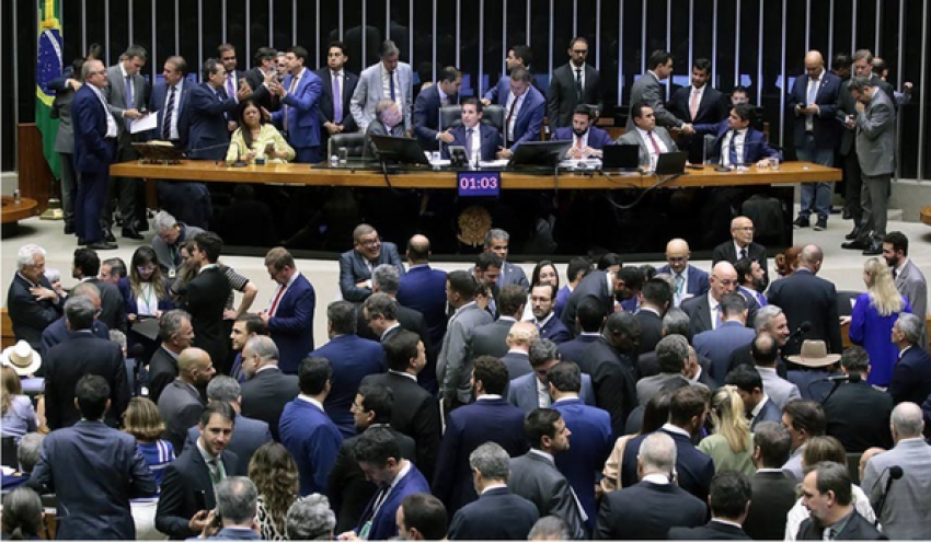 Senadores se posicionam contra o aumento do número de deputados