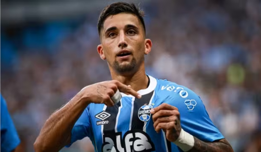 Grêmio faz gol na reta final e vence o Santos em duelo dos desesperados