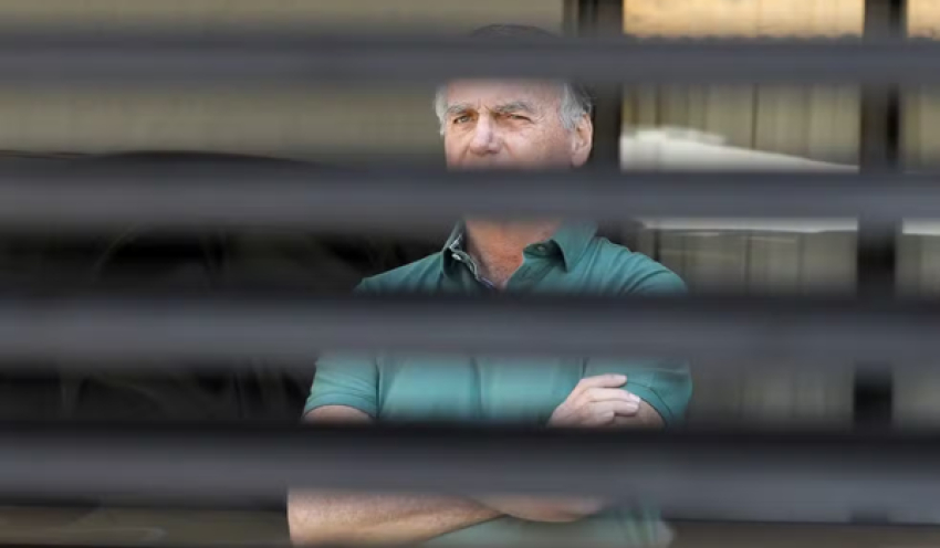 Bolsonaro apresentou melhora na função renal mas segue na UTI, diz boletim médico